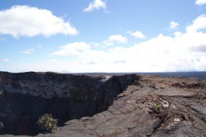På kraterkanten af Mauna Ulu