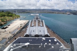 Udsigten fra broen mod USS Arizona Memorial